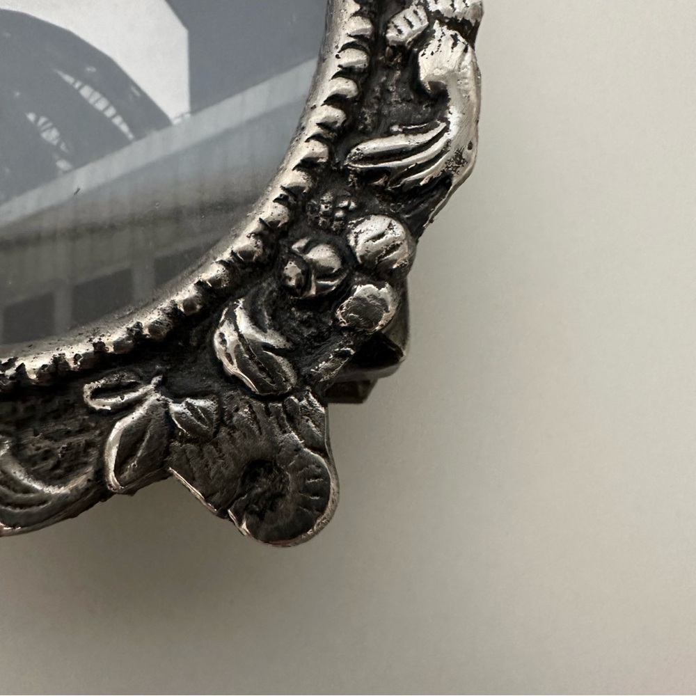 Vintage Anthropologie Pewter Cast Metal Baroque Style Oval Tabletop Frame 3.5"h - Picture 6 of 6